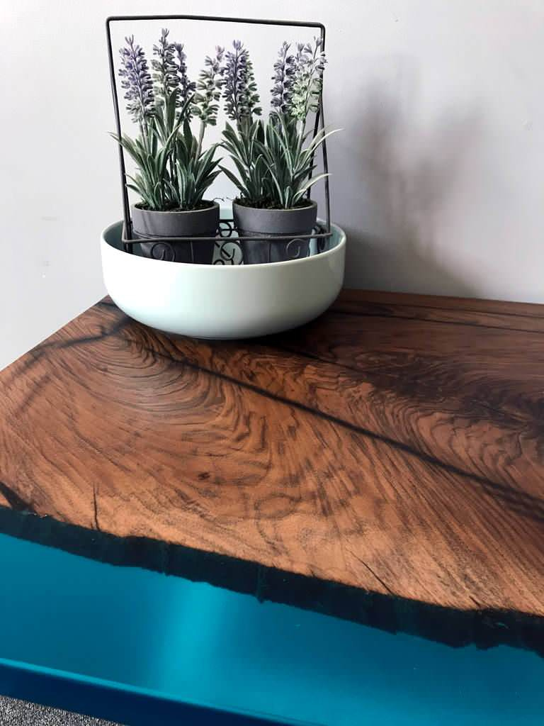 Обложка проекта: Cтол из слэба английского дуба, в сочитании с эпоксидной смолой