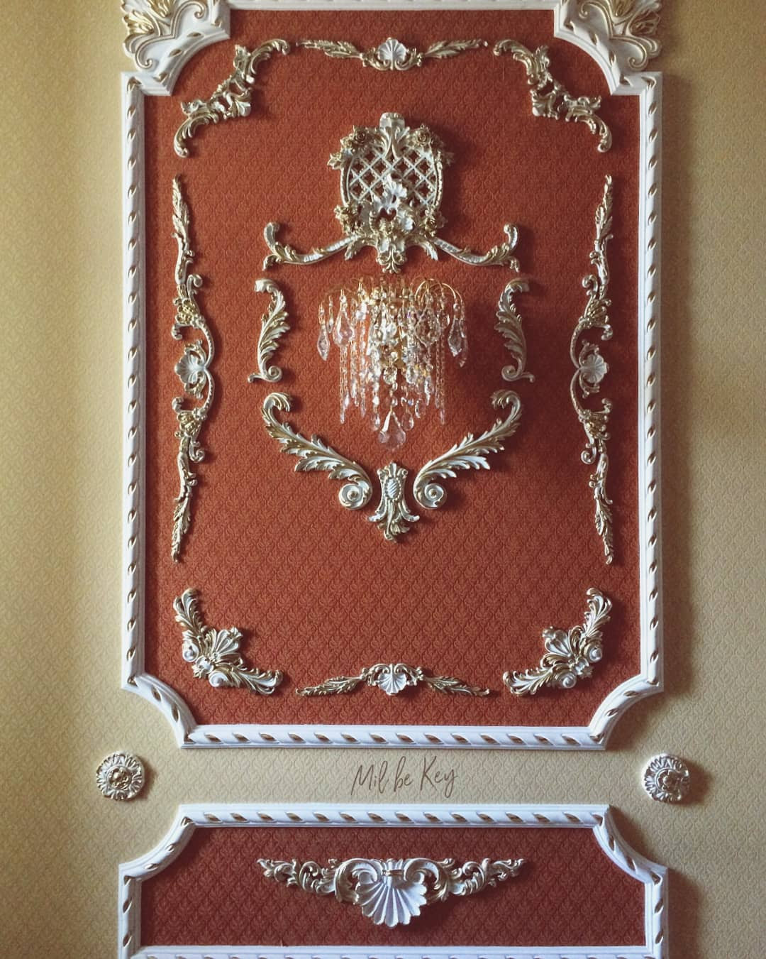 Золочение холла и мебели коттеджа