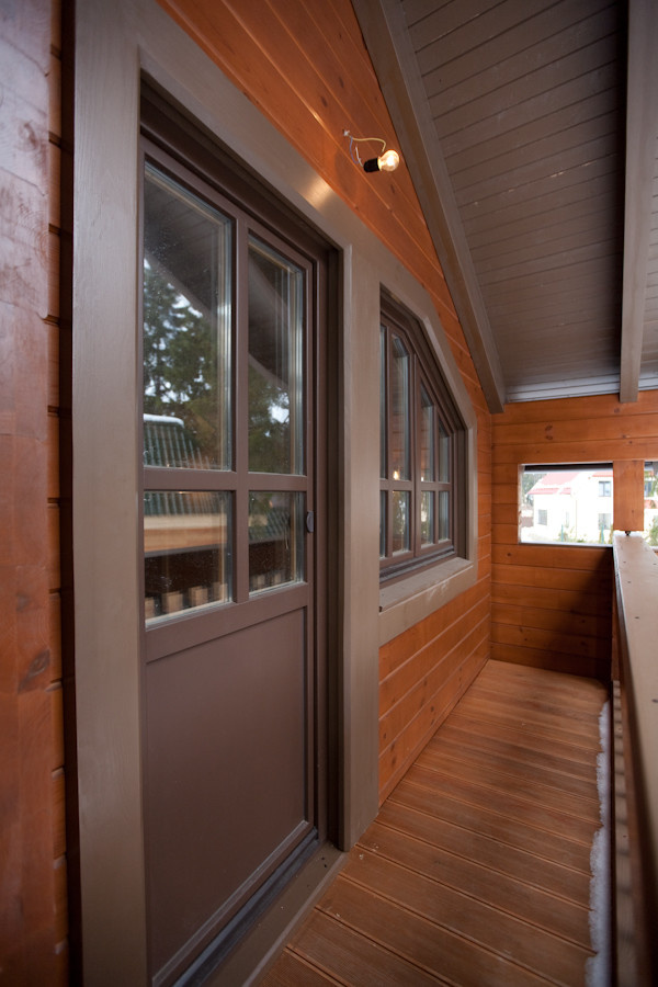 Деревянные окна в домах из клееного бруса