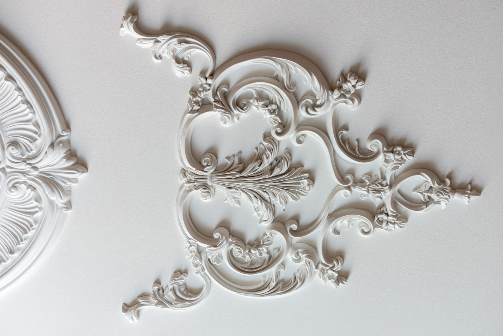 Лепнина на потолке в интерьере