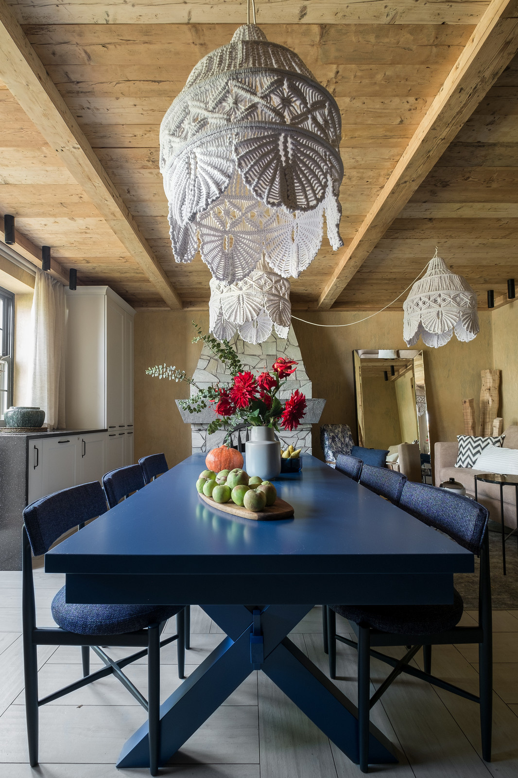 Кухня-гостиная в сланце и кружевах