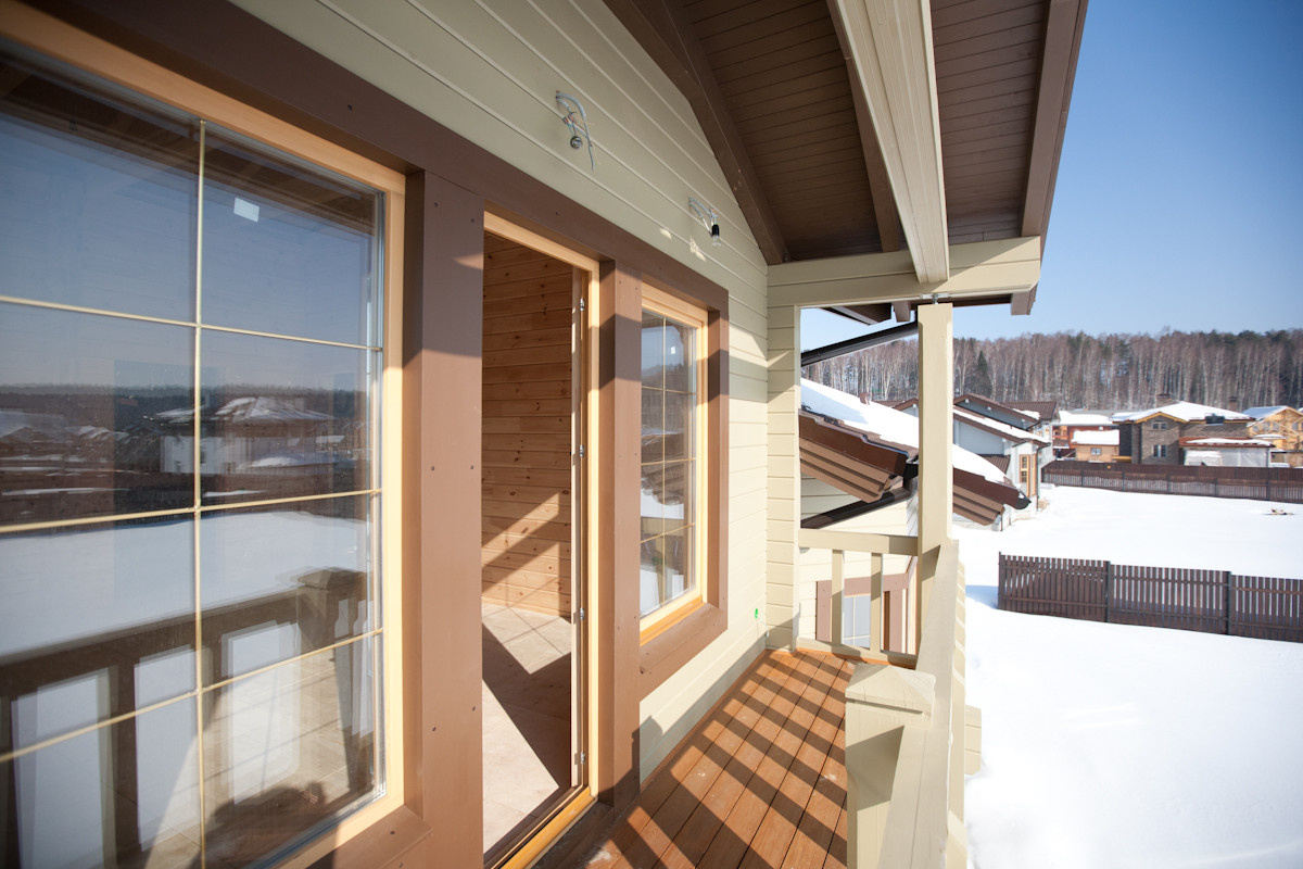 Деревянные окна в домах из клееного бруса