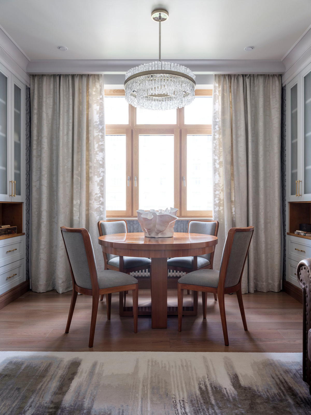 С московским характером. Гостиная-столовая.