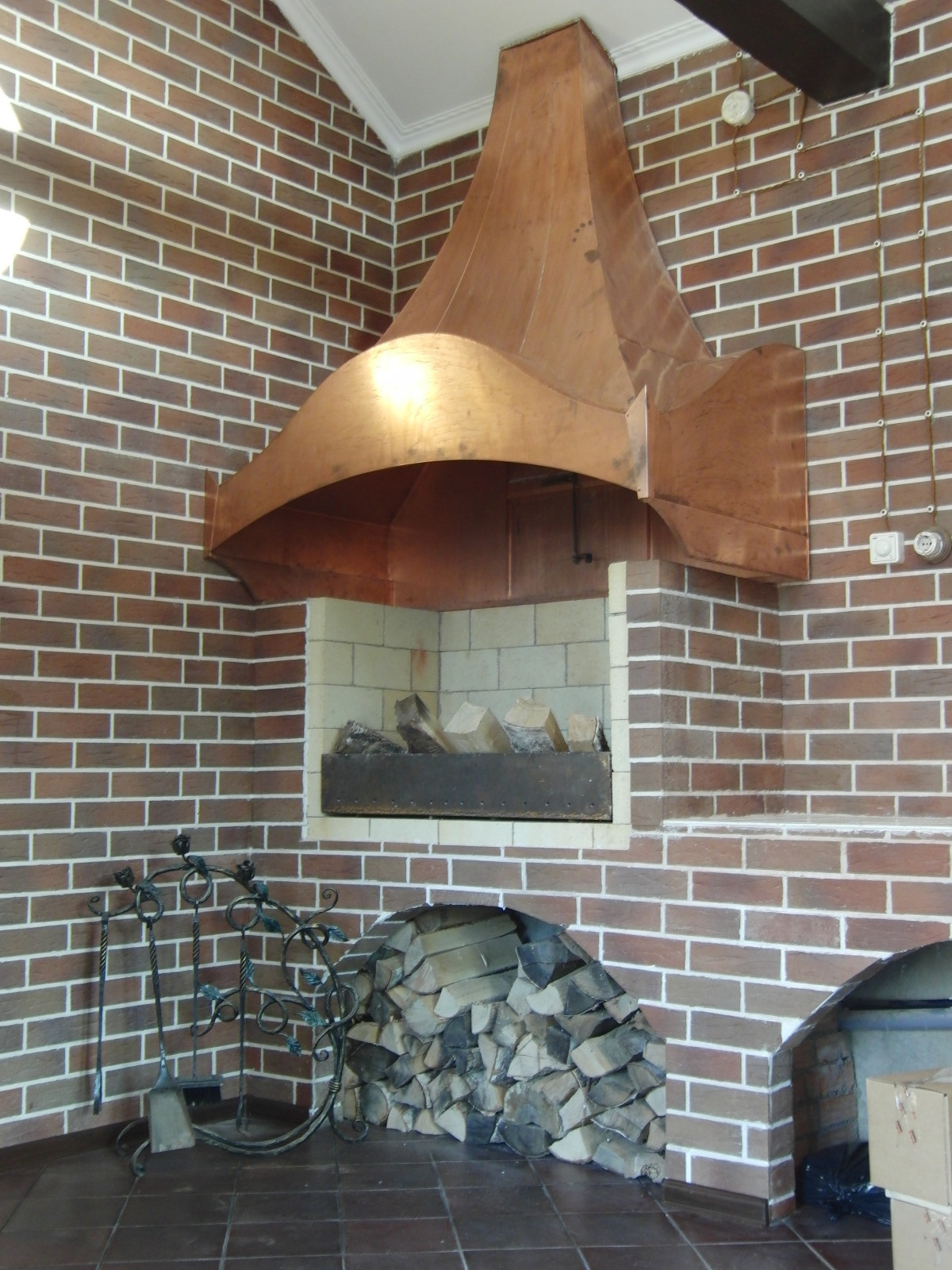 Дизайнерский Вытяжной зонт из меди над мангалом