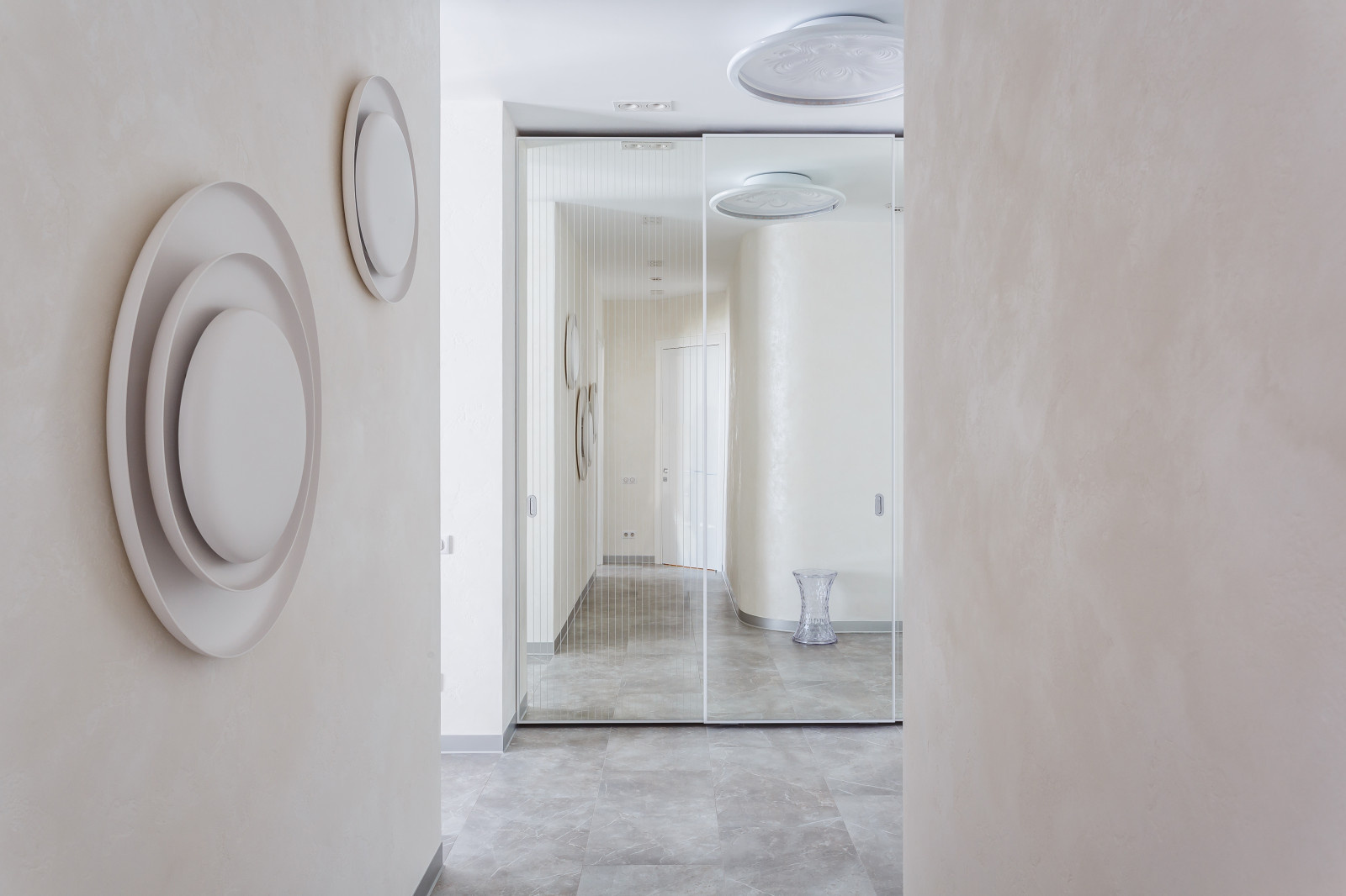 Фото коридора реализованного проекта квартиры ЖК "Адмирал".