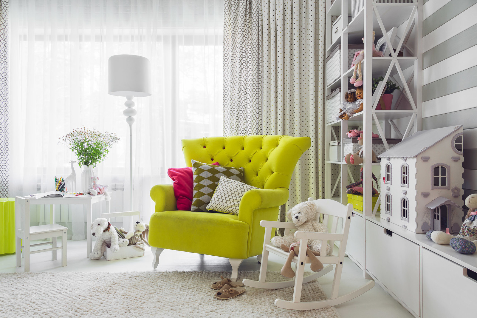 LET'S DRINK CHAMPAGNE AND DANCE ON THE TABLE