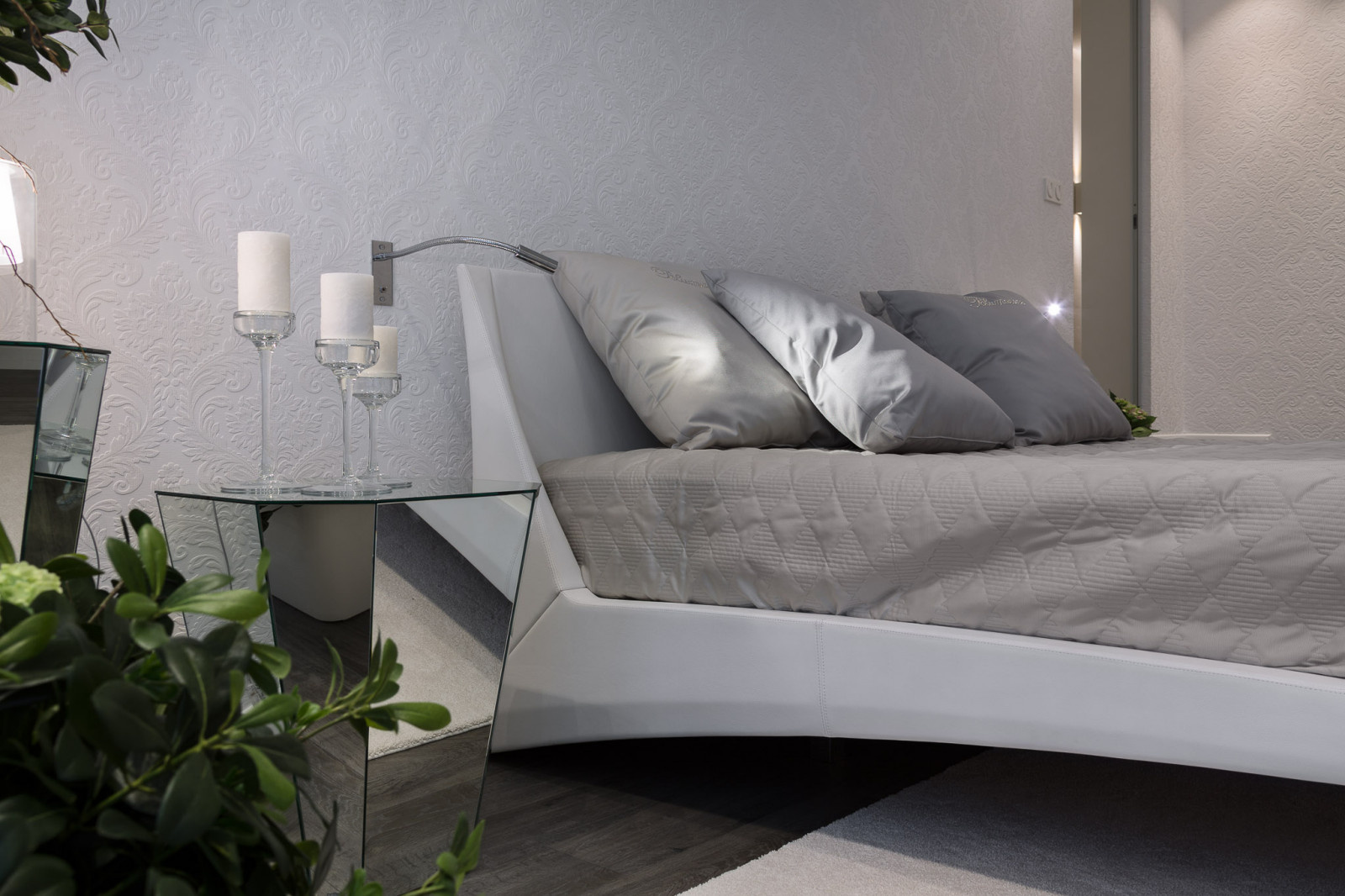 БЕЛЫМ ПО БЕЛОМУ