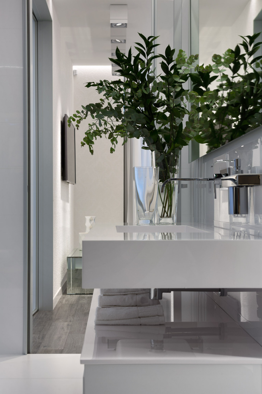 БЕЛЫМ ПО БЕЛОМУ