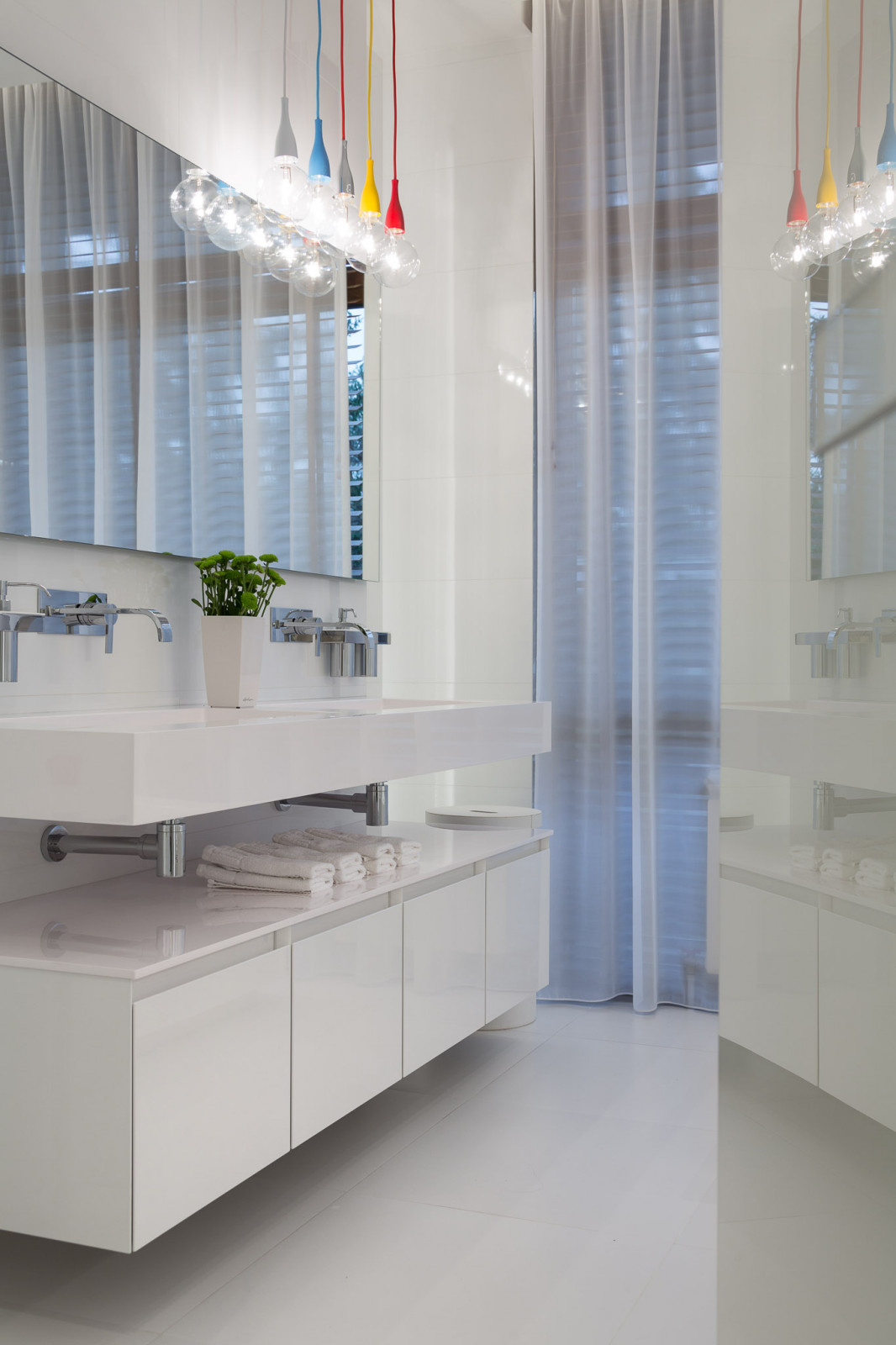 БЕЛЫМ ПО БЕЛОМУ