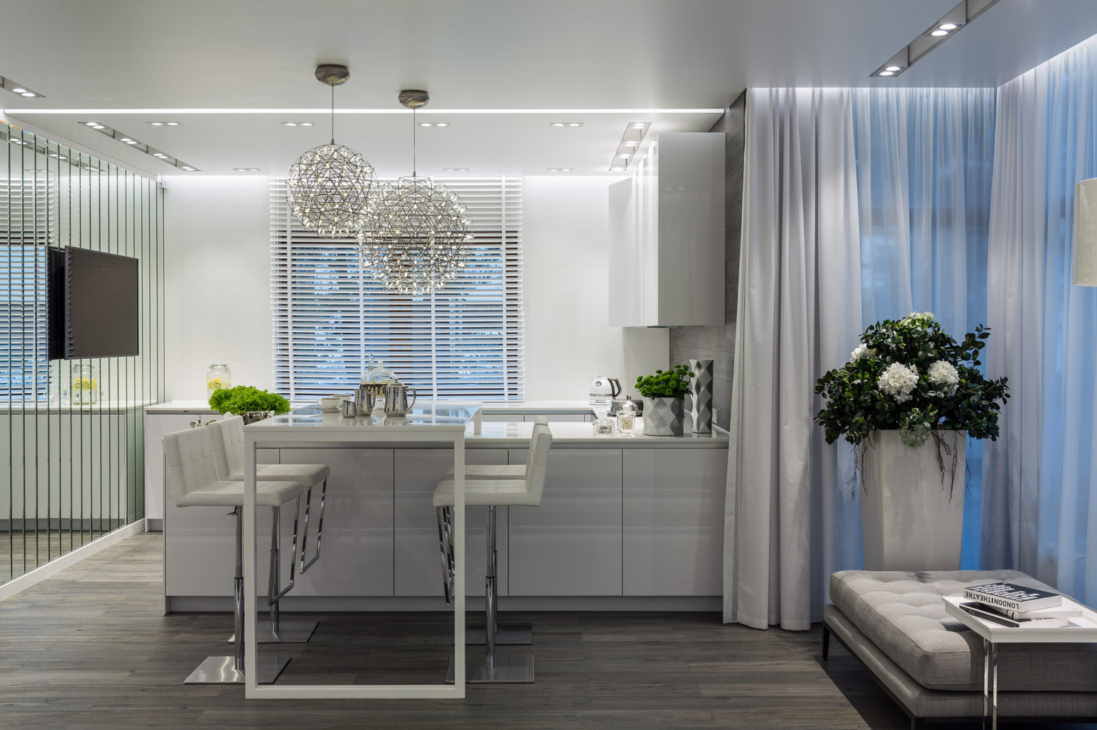 БЕЛЫМ ПО БЕЛОМУ