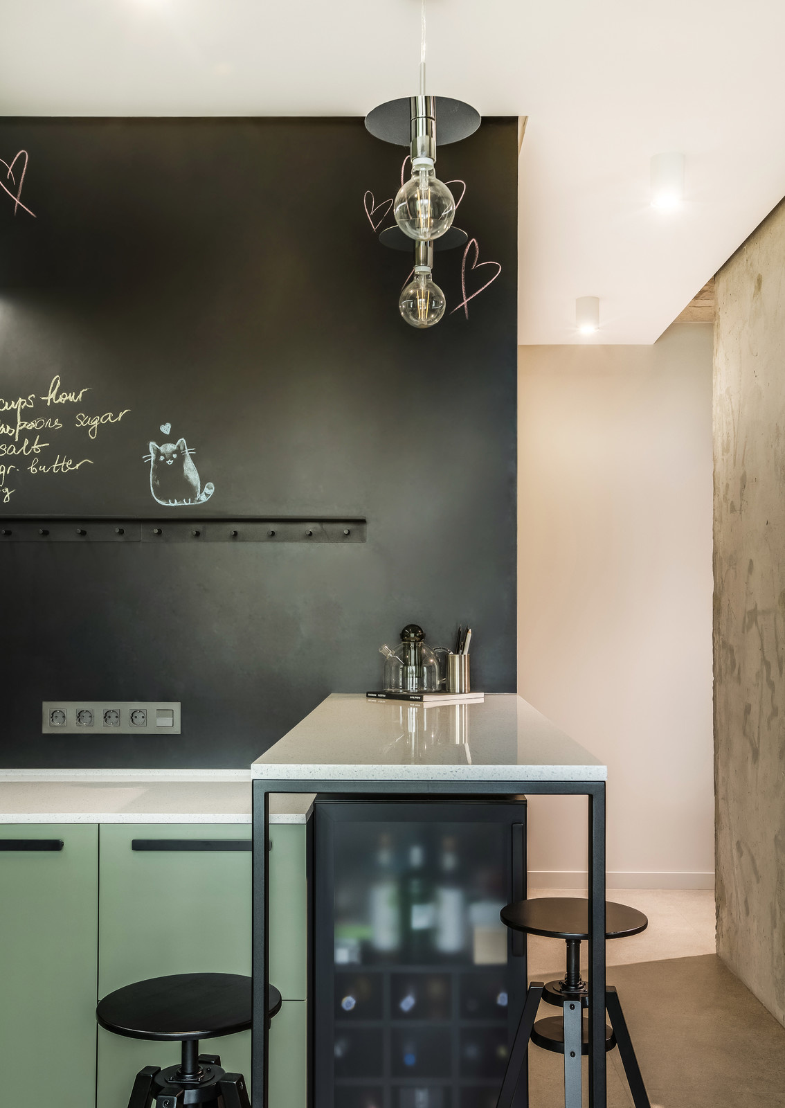 Houzz Украина: Квартира для холостяка, который любит зеленый цвет