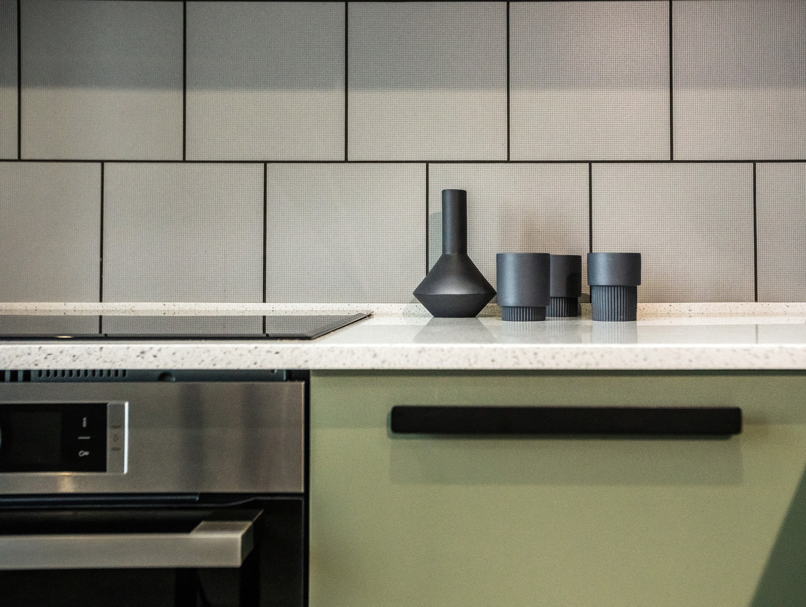 Houzz Украина: Квартира для холостяка, который любит зеленый цвет