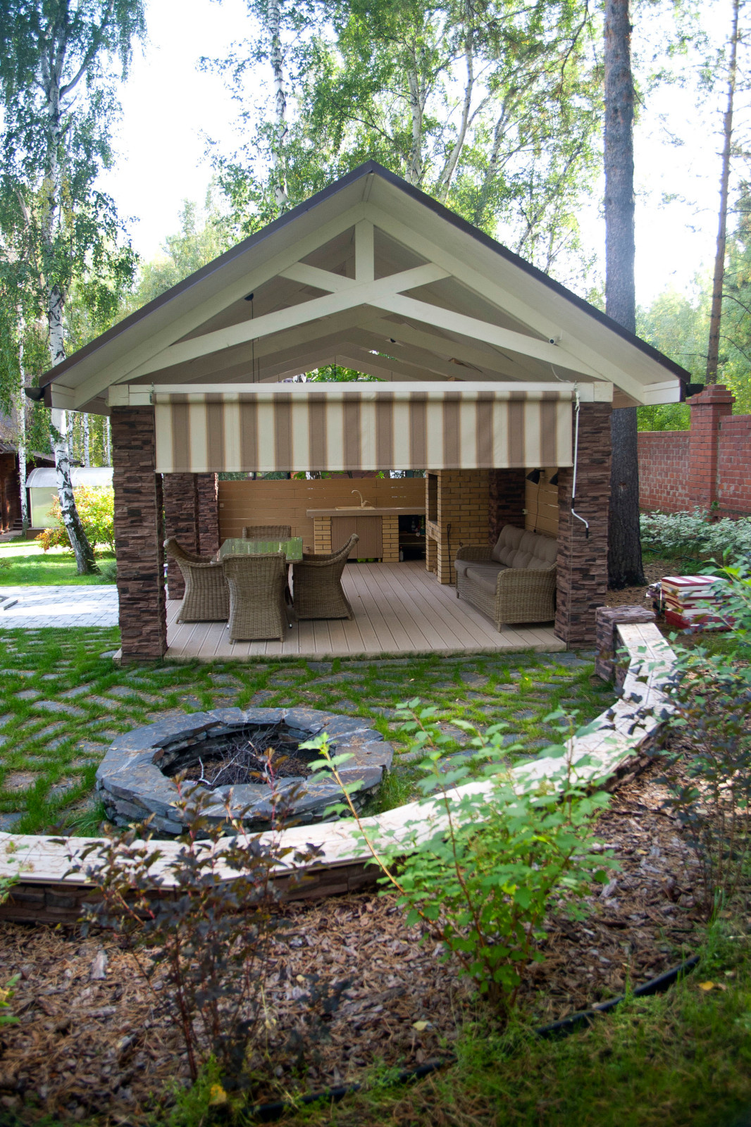 беседка с костровой зоной