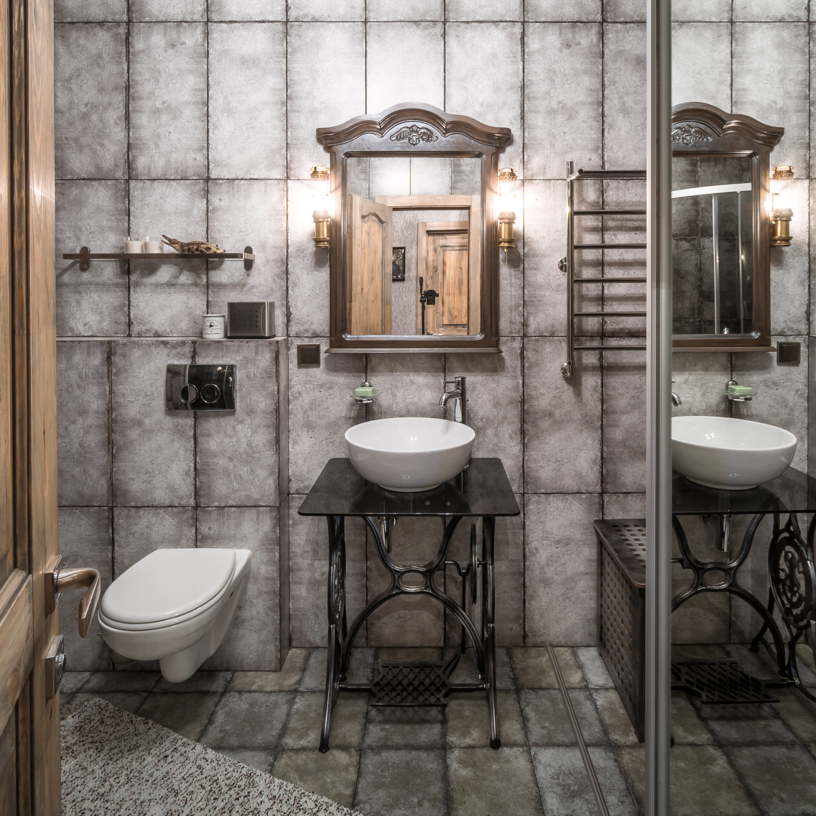 Apartment with Fusion Design and Vintage Furniture in St. Petersburg