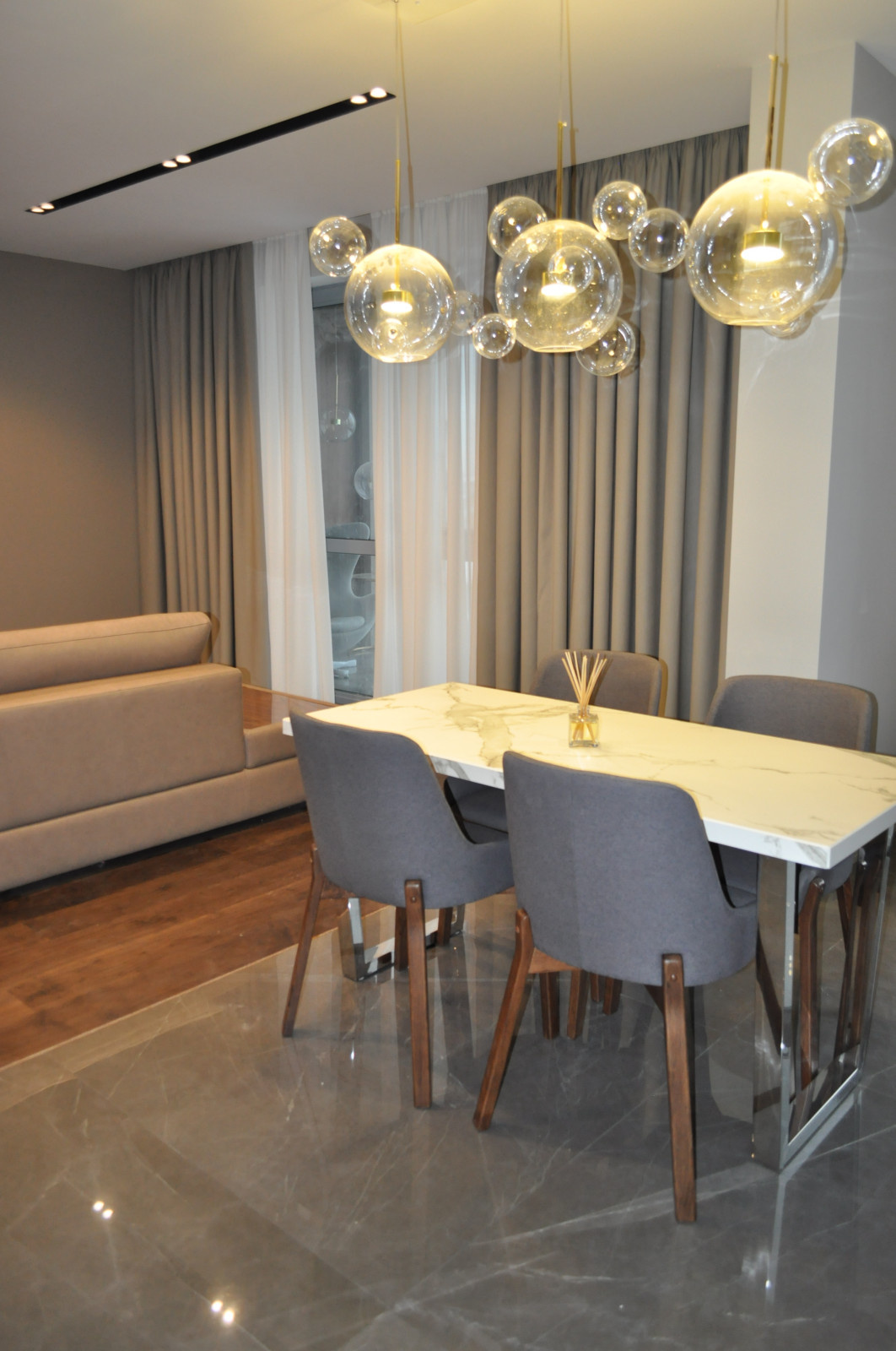 Обложка проекта: Столовая и гостиная зона