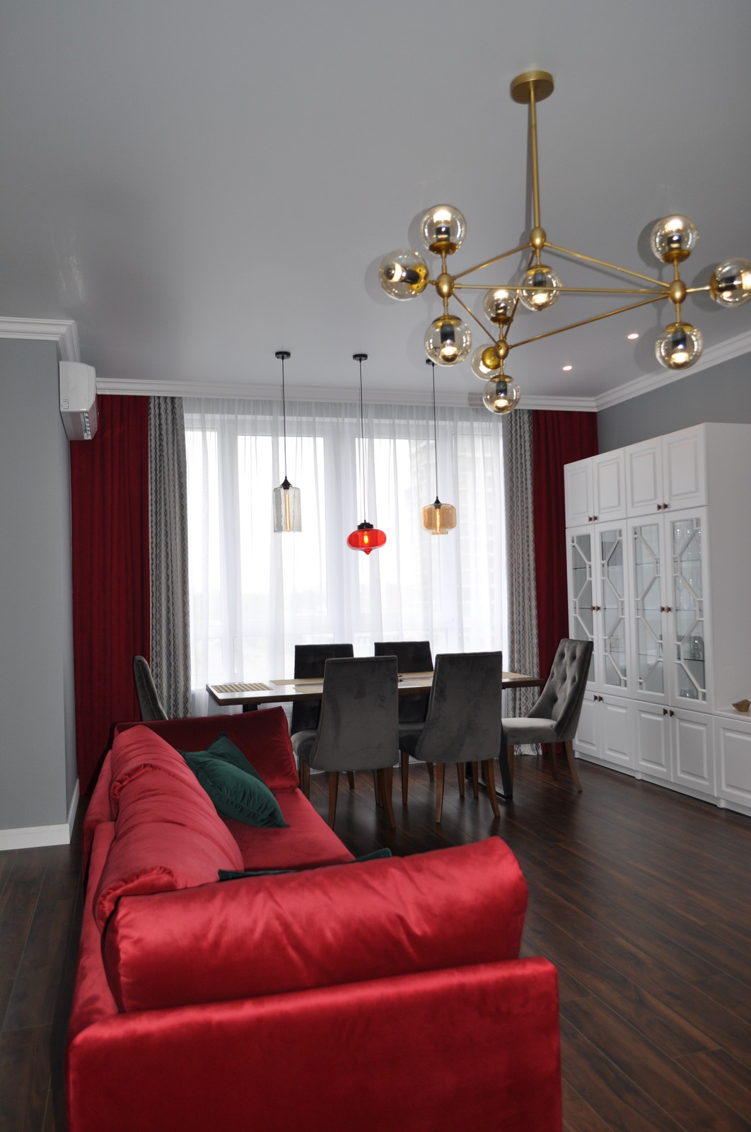 Столовая и гостиная зона