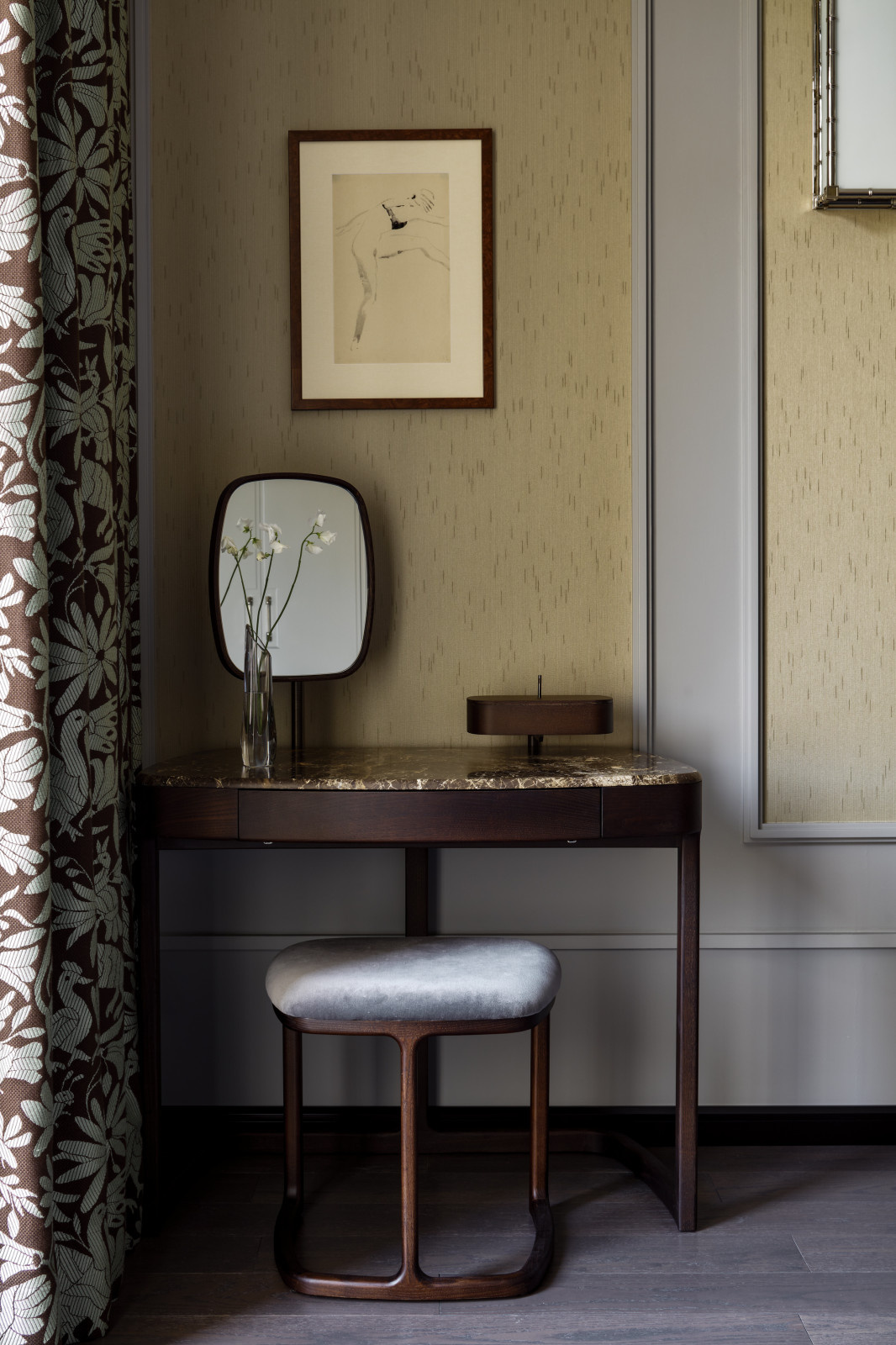 Houzz тур: Таунхаус в тёмных тонах