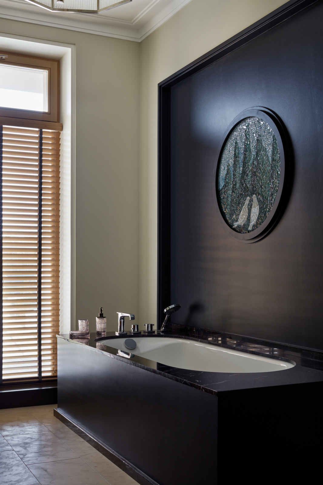 Houzz тур: Таунхаус в тёмных тонах