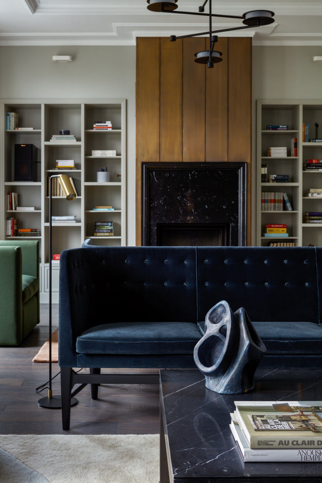 Houzz тур: Таунхаус в тёмных тонах