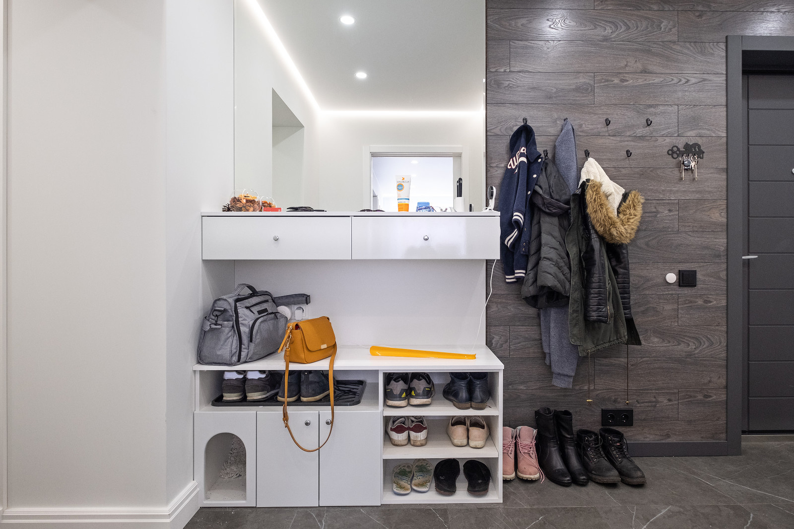 Трешка для семьи и двух кошек