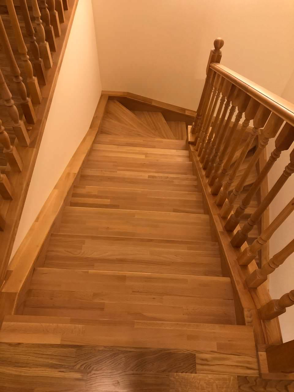 Классическая деревянная лестница