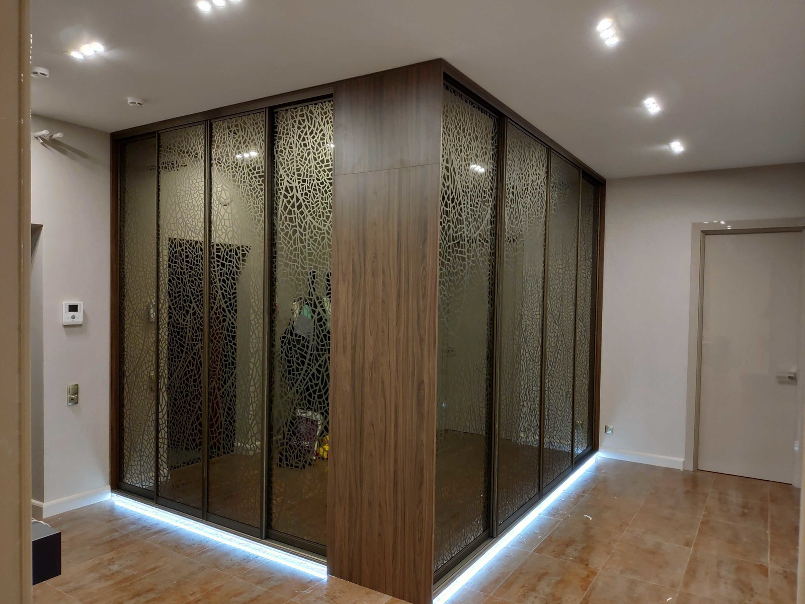 Корпусный шкаф raumplus