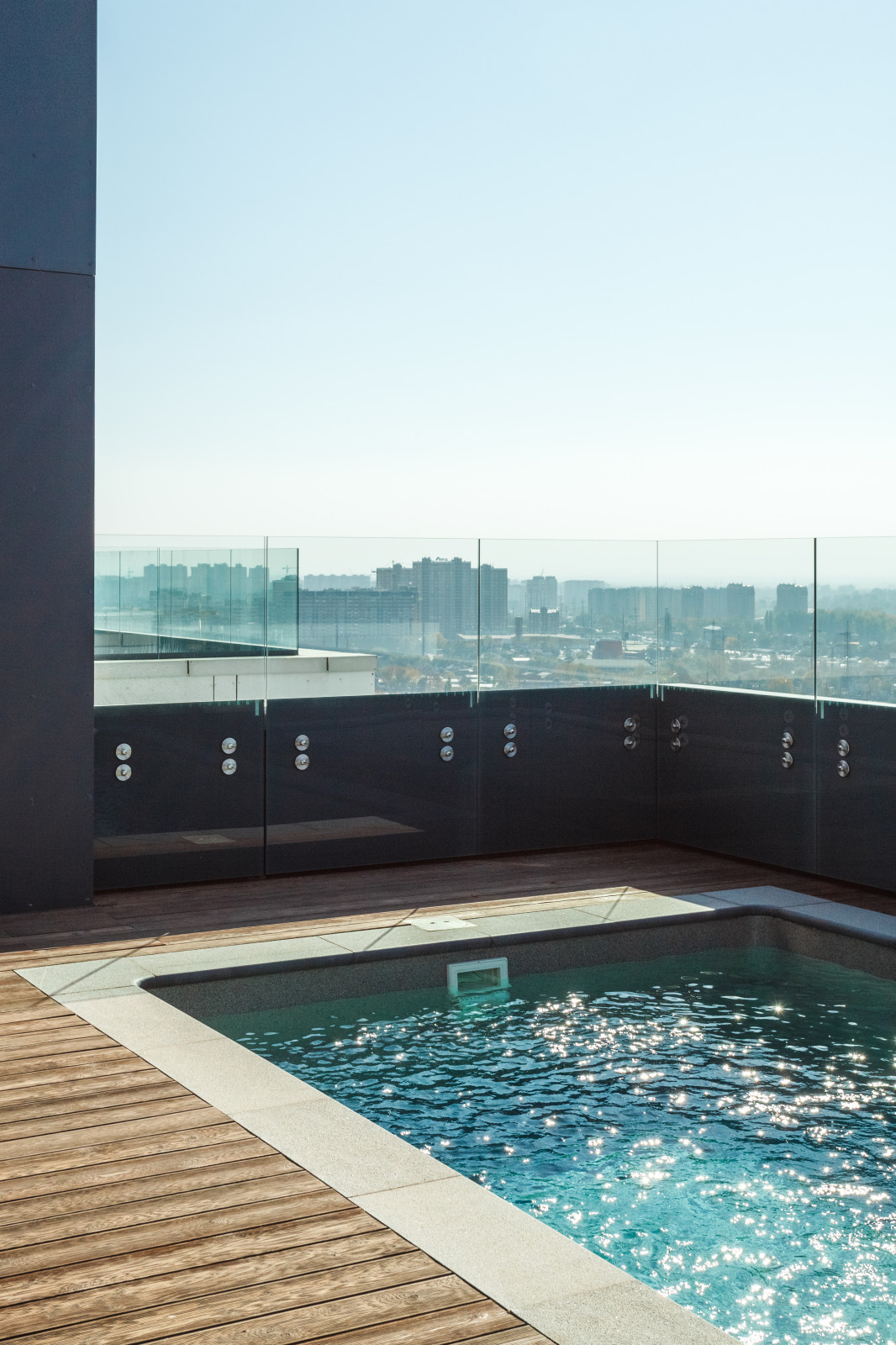 Дом на Онежской, терраса с бассейном на крыше