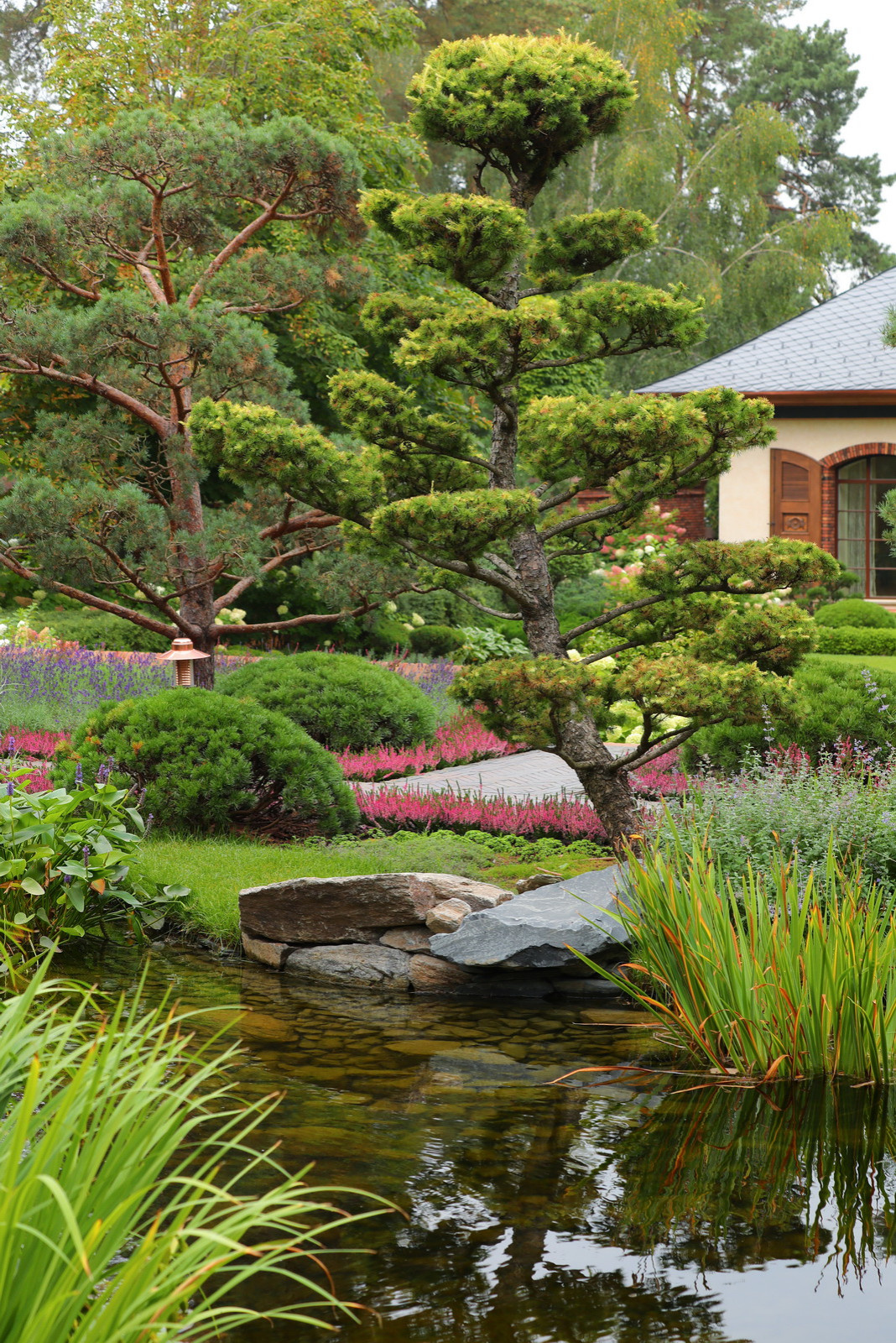 Коттеджный сад в Барвихе (дизайн и исполнение компании "Imperial Garden")