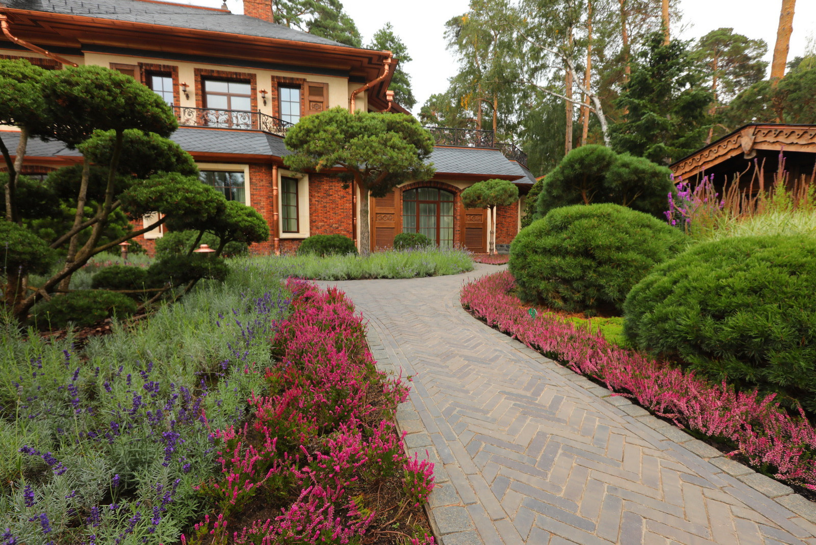 Коттеджный сад в Барвихе (дизайн и исполнение компании "Imperial Garden")