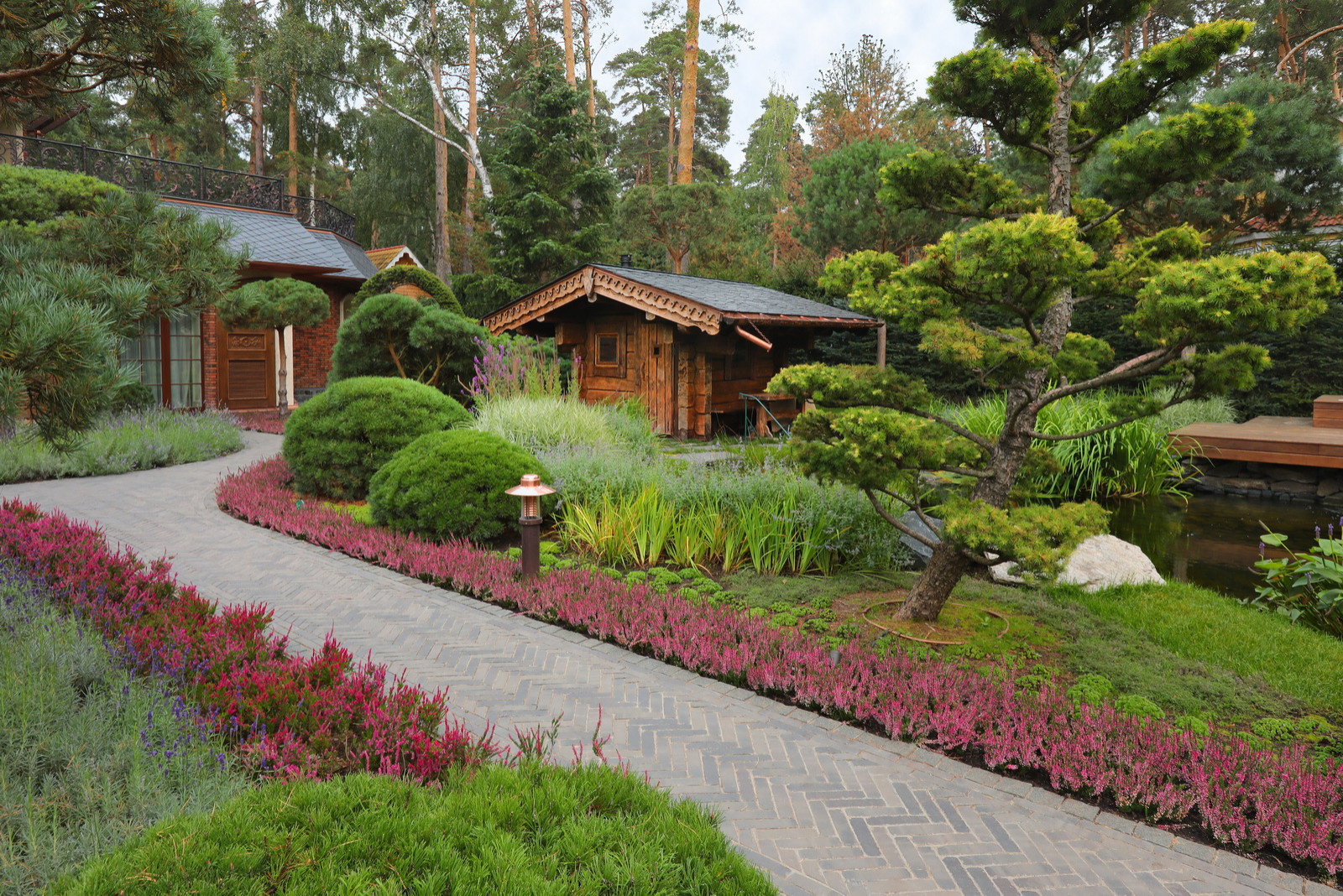 Коттеджный сад в Барвихе (дизайн и исполнение компании "Imperial Garden")