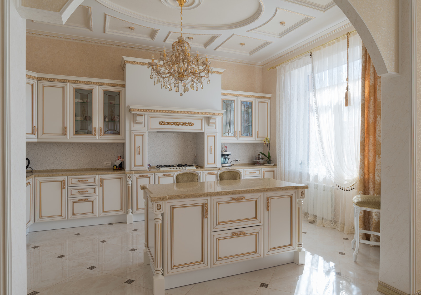 Роскошная кухня с островом