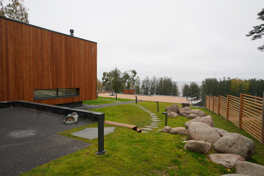 Дом на склоне