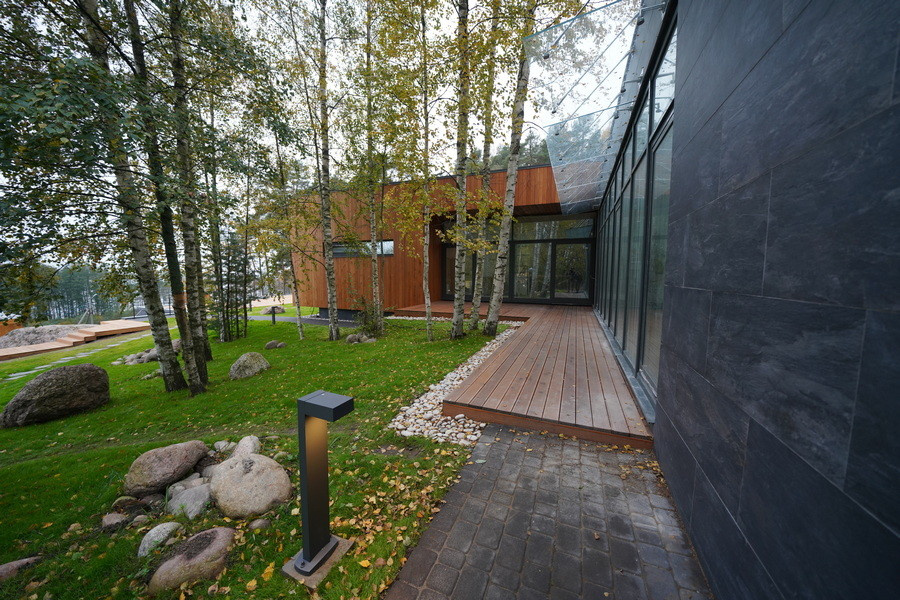 Дом на склоне