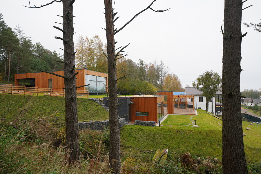 Дом на склоне