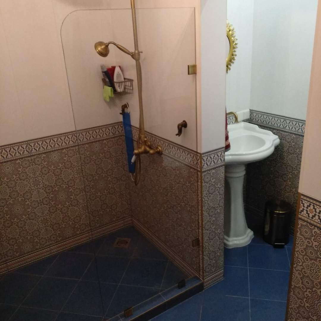 шторка из закаленного стекла