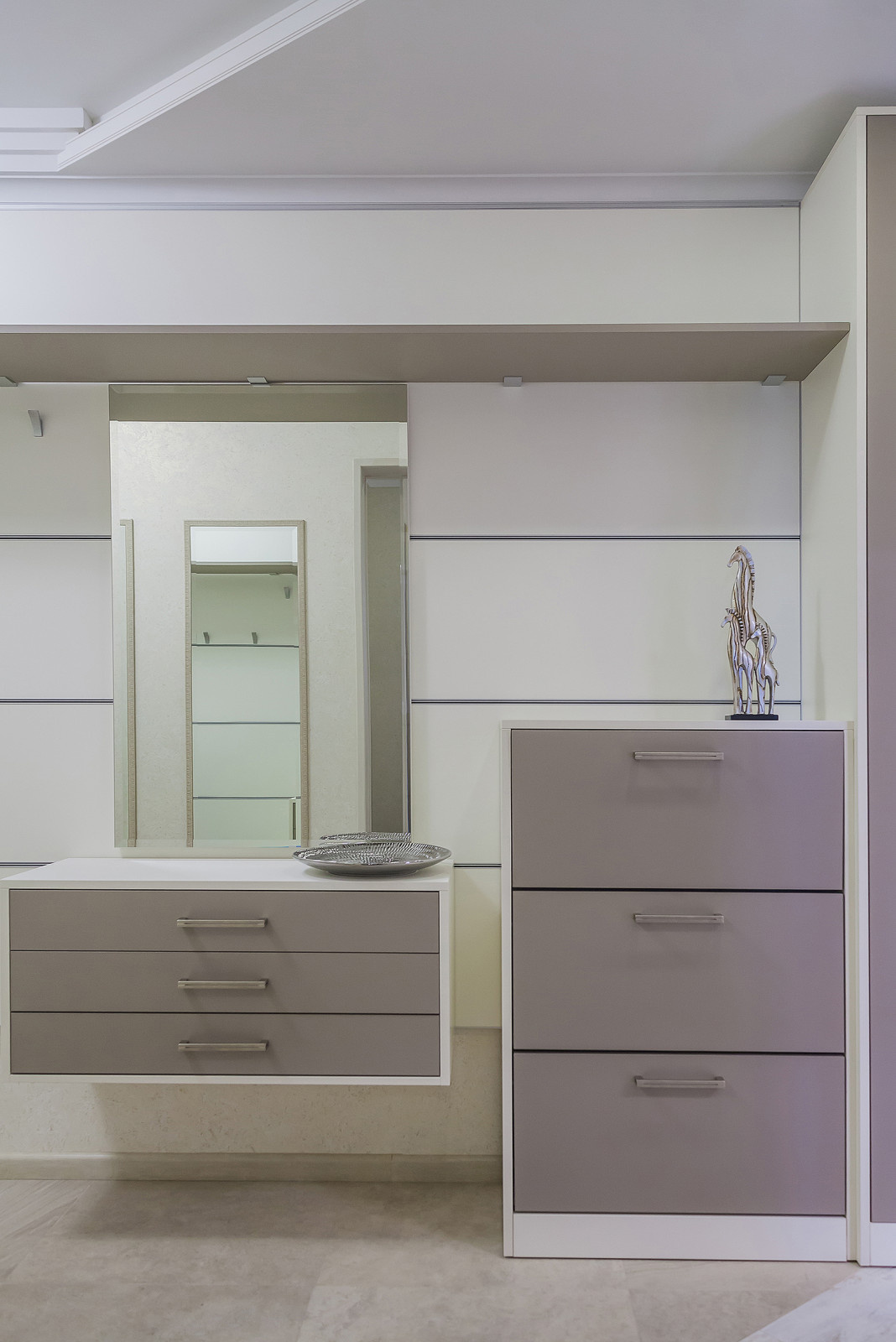 Современная квартира в светлых тонах