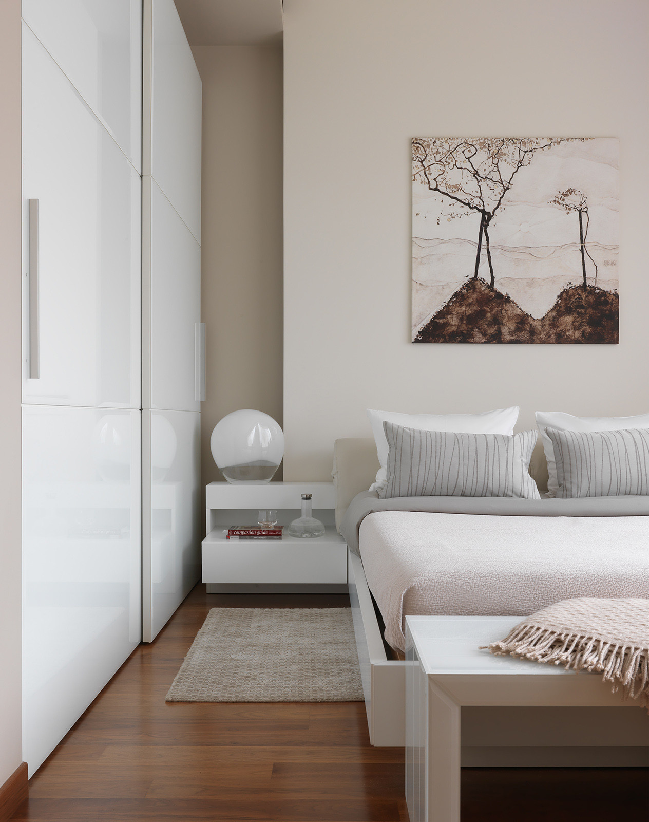 Белая квартира на Патриарших