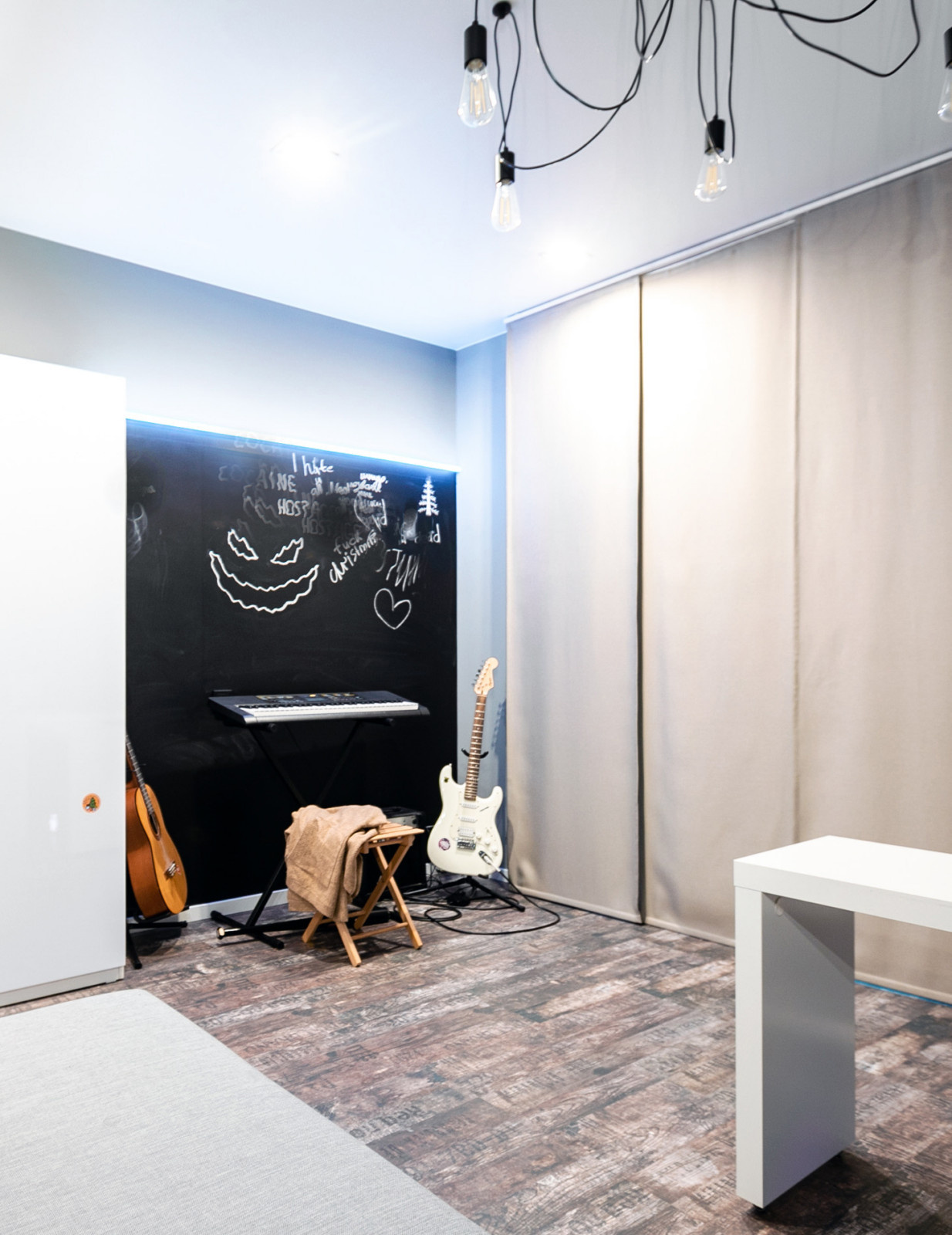 Обложка альбома: Белым по черному