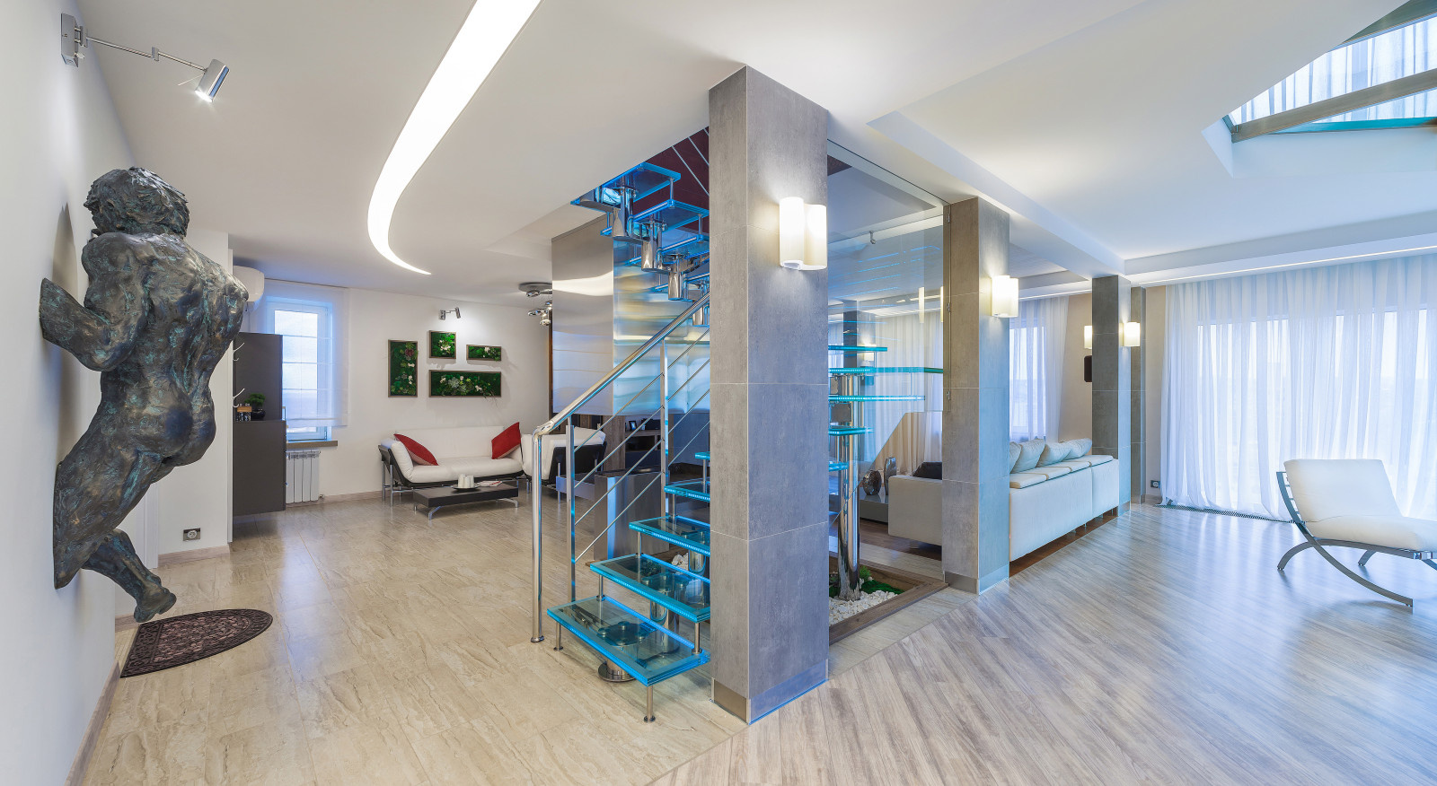 Двухэтажные апартаменты в современной стилистике