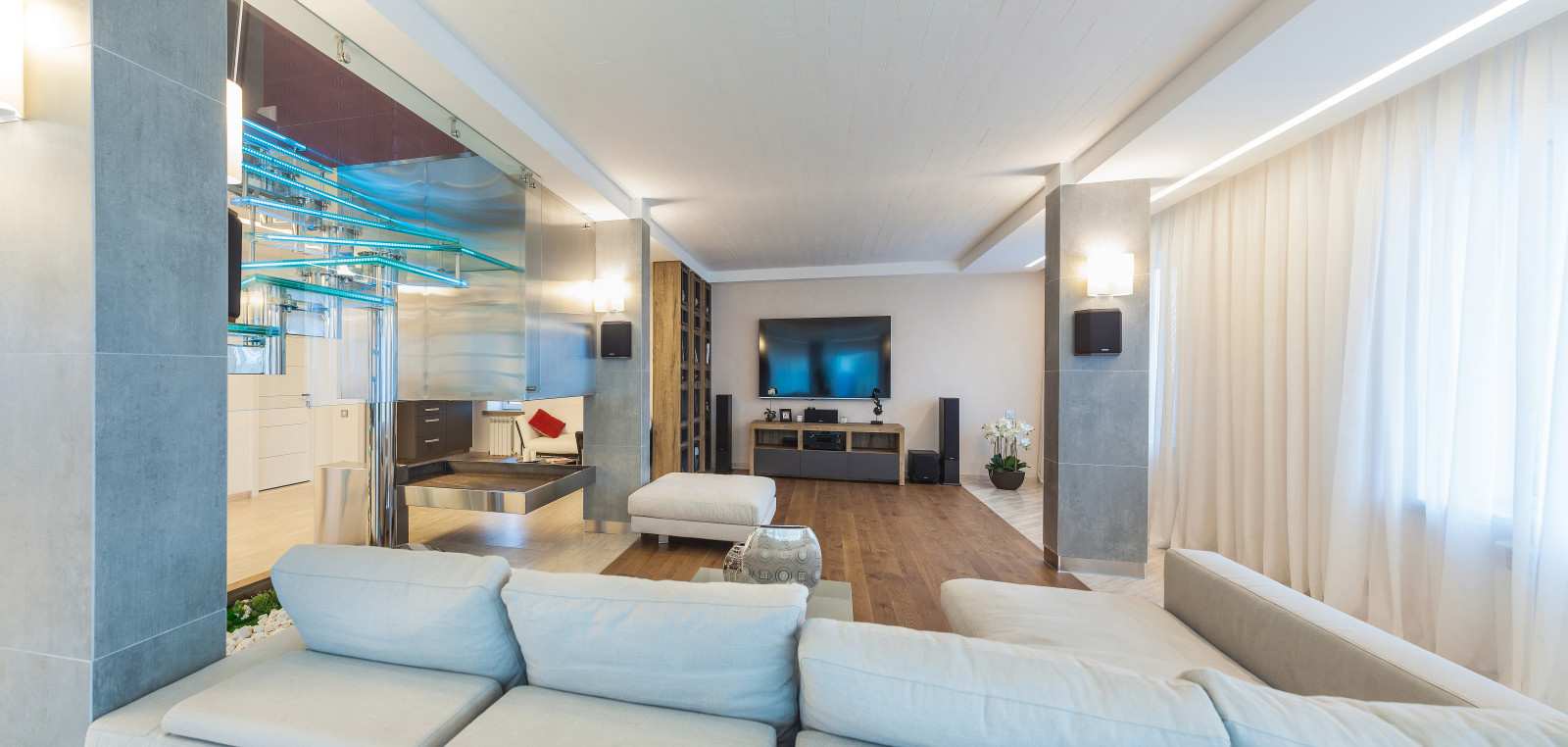 Двухэтажные апартаменты в современной стилистике