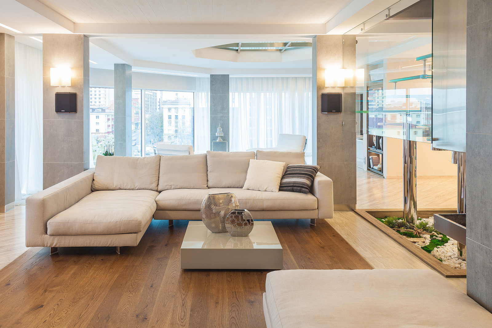 Двухэтажные апартаменты в современной стилистике