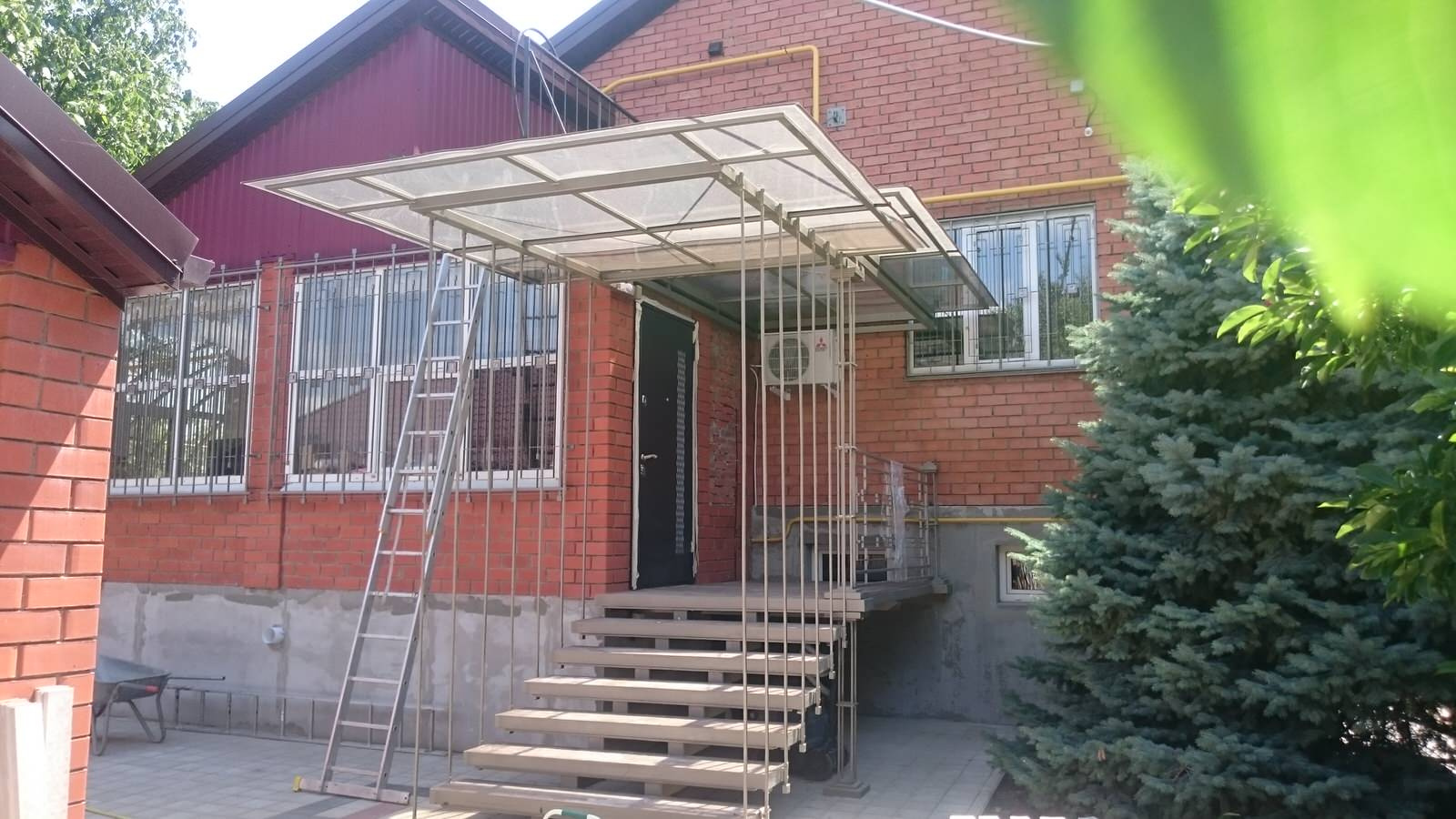 лестницы и навесы уличные частного дома