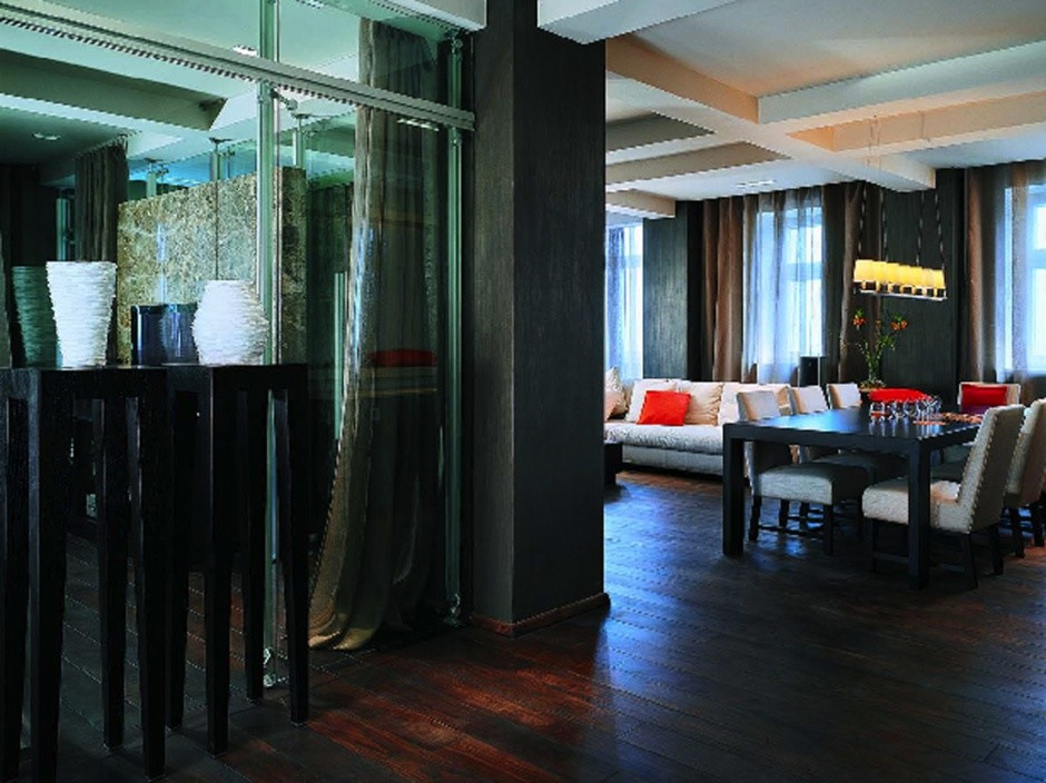 Столовая и вид на кабинет