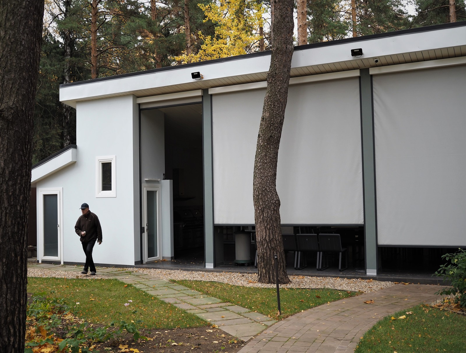 Павильон с летней кухней и домашним кинотеатром