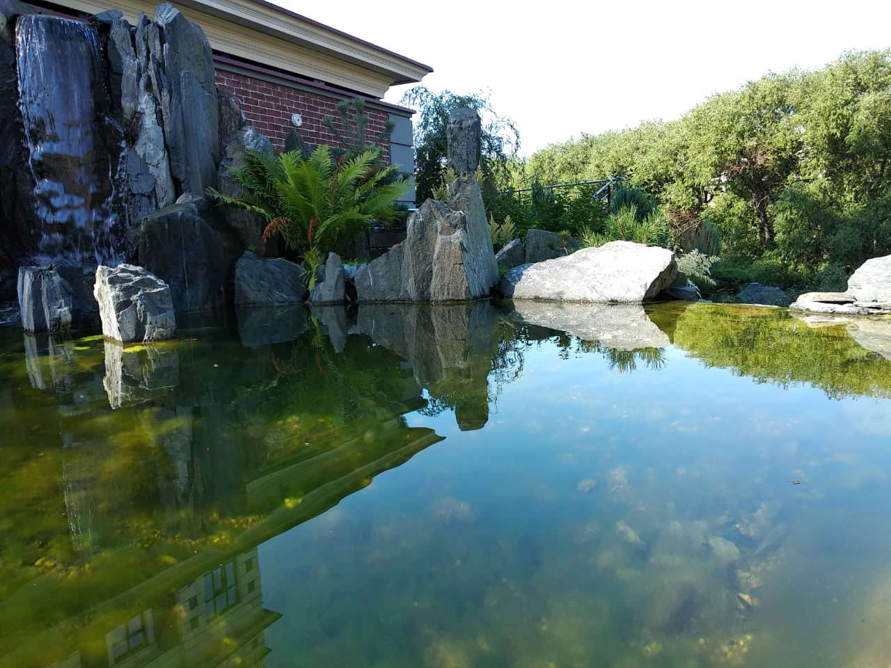 Декоративный водоём с каскадом в Екатеринбурге