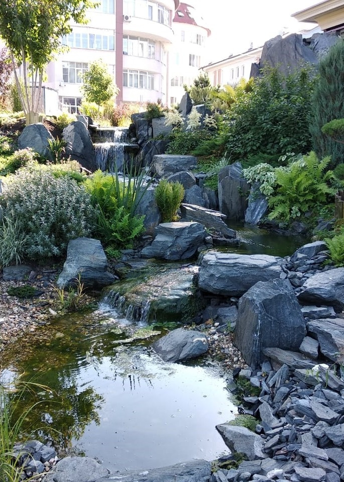 Декоративный водоём с каскадом в Екатеринбурге