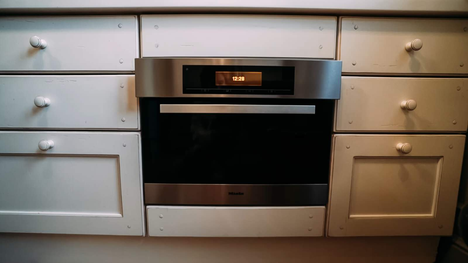 Обложка проекта: Умелое наполнение кухни техникой