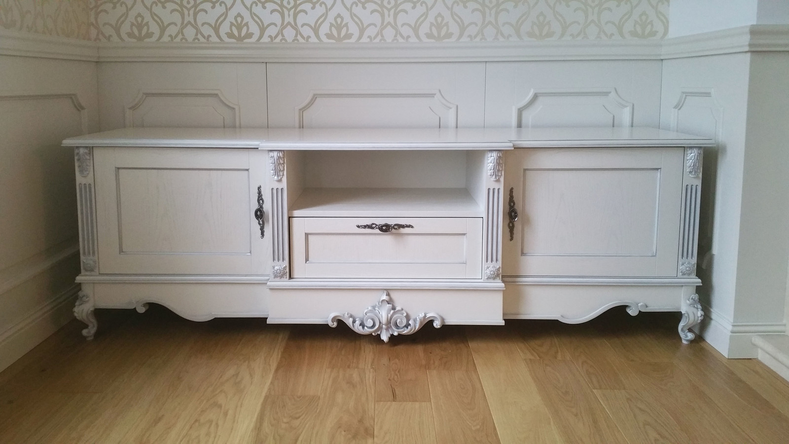 Обложка проекта: Мебель из массива в Гостиную