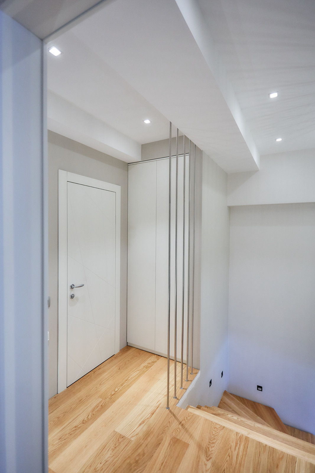 Шкаф хозяйственный raumplus