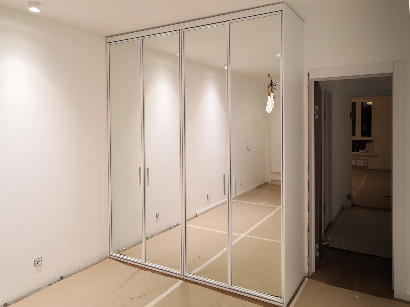 Корпусный шкаф raumplus